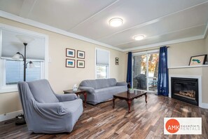 TV, fireplace - Rest and Relaxation Z's at Slayton Lake (Belding)