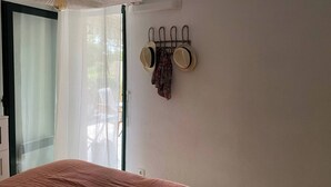 Unclassified image, 4 of 29, button - Bikini, an apartment near the square (Cavalaire-sur-Mer)