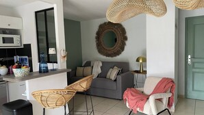 Unclassified image, 3 of 29, button - Bikini, an apartment near the square (Cavalaire-sur-Mer)