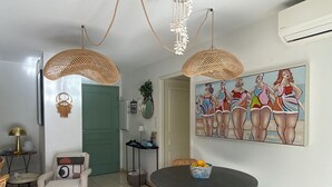 Unclassified image, 2 of 29, button - Bikini, an apartment near the square (Cavalaire-sur-Mer)