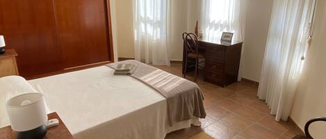 1 camera, ferro/asse da stiro, accesso a Internet, lenzuola