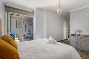 2 bedrooms, iron/ironing board, internet, bed sheets