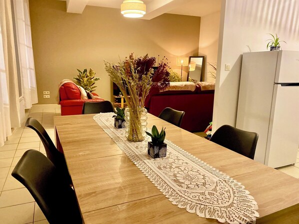 Dining - T3 just a stone's throw from the famous Place Carnot, in the heart of the city (Carcassonne)