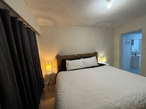 1 Schlafzimmer, Schreibtisch, Bügeleisen/Bügelbrett, Bettwäsche
