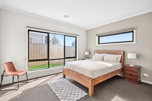 4 bedrooms, desk, iron/ironing board, WiFi
