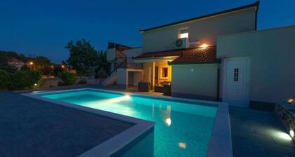 Charming Villa Peso