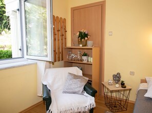 Studio (Studio Apartment with Terrace) | Living room
