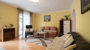 Apartment (One Bedroom Apartment with Terrace) | Living room | 32-inch flat-screen TV with satellite channels