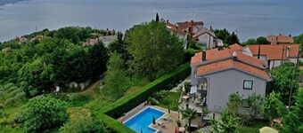 Tranquil Spacious Villa With Private Pool