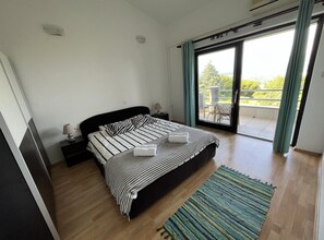 วิลล่า (Five Bedroom Villa with Balconies) | 5 ห้องนอน, เปล/เตียงเด็กอ่อน, Wi-Fi ฟรี