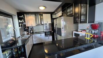 Villa (Five Bedroom Villa with Balconies) | Cocina privada | Refrigerador