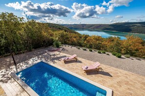 Villa (Three Bedroom) | Balkon