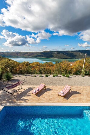Villa (Three Bedroom) | Balkon