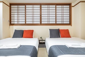Classic Quadruple Room | Blackout drapes, free WiFi - Home Sakaisuji Honmachi (Osaka)