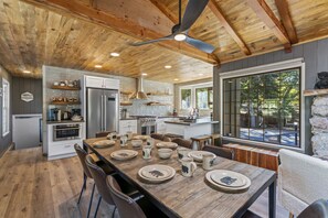 Fridge, microwave, oven, stovetop - LOWER Moonridge!- HOT TUB, GAME ROOM, SKI & Lake CLOSE! (Big Bear Lake)