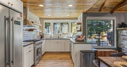 LOWER Moonridge!- HOT TUB, GAME ROOM, SKI Slopes CLOSE!