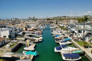 Marina - Steps to Lido Village and the Marina- Heart of Lido Island, 2  Car Garage!! (Newport Beach)