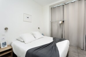 1 bedroom, iron/ironing board, travel cot, free WiFi