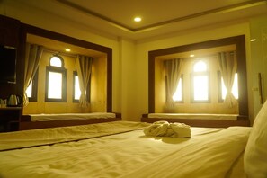 Chambre Quadruple Familiale, vue sur le désert | 1 chambre, chambres insonorisées, Wi-Fi gratuit, draps fournis