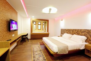 Classic-Doppelzimmer, Stadtblick | Schallisolierte Zimmer, kostenloses WLAN, Bettwäsche