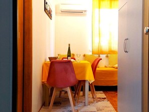 Apartemen (One Bedroom Apartment) | Ruang makan