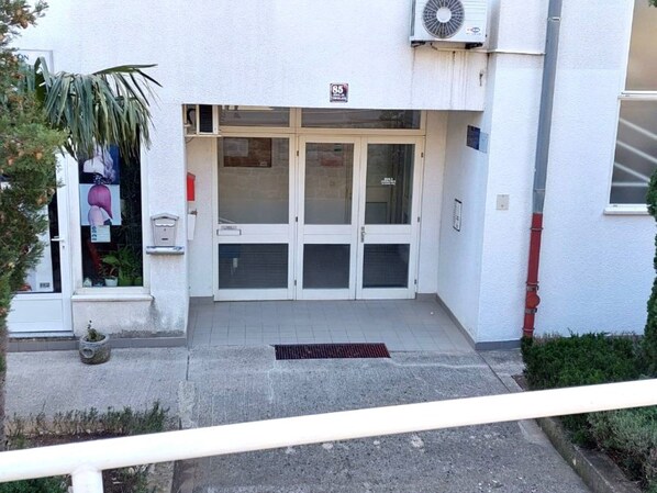Departamento (One Bedroom Apartment) | Exterior