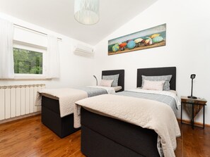 Apartment (Two Bedroom Apartment with Terrace) | Esszimmer