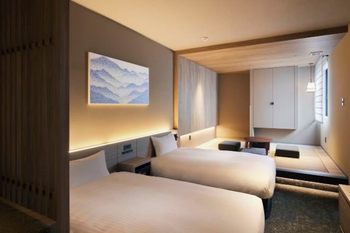 Espacio para trabajar con laptop, wifi gratis y ropa de cama 