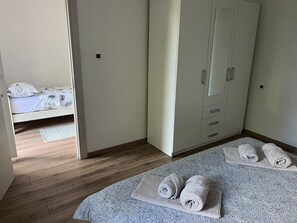 อพาร์ทเมนท์ (Two Bedroom Apartment) | 2 ห้องนอน, Wi-Fi ฟรี