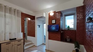 Apartment (One Bedroom Apartment) | Bilik Mandi | Pancuran mandi, tuala disediakan