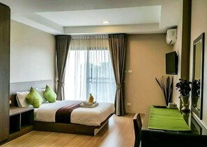 Desk, laptop workspace, free WiFi, bed sheets - Perfect Smart Life (Bangkok)