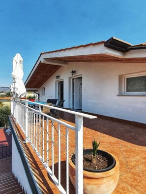 アパートメント (One Bedroom Apartment) | 外観