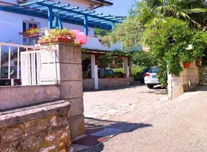 Appartement (One Bedroom Apartment) | Exterieur
