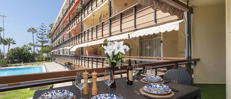 屋外ダイニングエリア