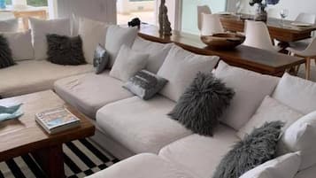 Loft, 3 Bedrooms, Balcony | Ruang tamu