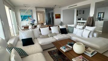 Loft, 3 Bedrooms, Balcony | Living area