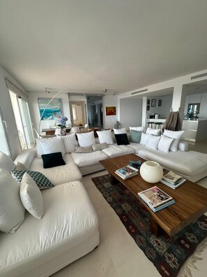 Loft, 3 Bedrooms, Balcony | Living area