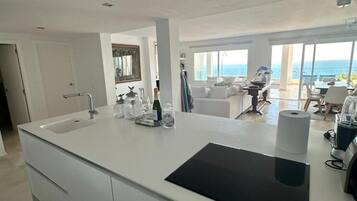 Loft, 3 Bedrooms, Balcony | Private kitchen