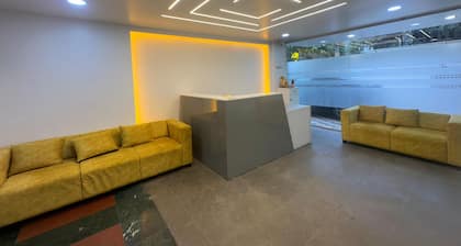 Hotel Yellow House