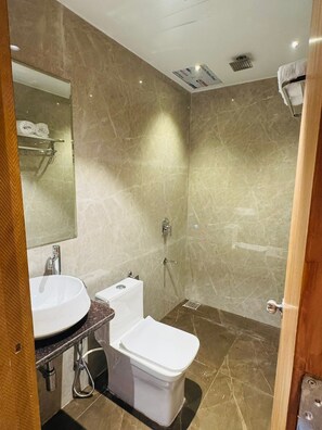 Free toiletries, soap, shampoo, toilet paper - Ammas Palace Hotel (Mumbai)