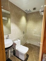 Shower, free toiletries, towels, toilet paper