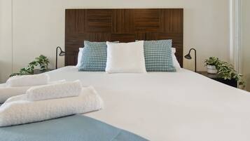 1 bedroom, desk, free WiFi, bed sheets