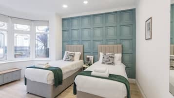 4 bedrooms, iron/ironing board, WiFi, bed sheets