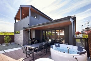 Luxury Villa | Terrace/patio