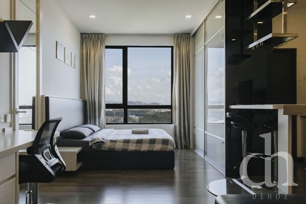 Bureau, espace de travail pour ordinateur portable