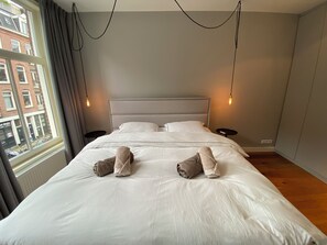 2 室のベッドルーム、アイロン / アイロン台、WiFi、ベッドシーツ