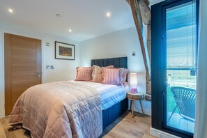 4 bedrooms, iron/ironing board, travel crib, free WiFi