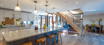 Luxury Barn with Hot Tub