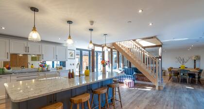 Luxury Barn with Hot Tub