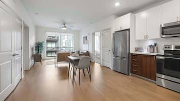 Deluxe Apartment | Private kitchen | Coffee/tea maker